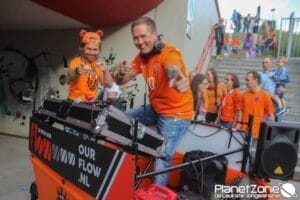 Mobiele DJ van links naar rechts EK vrouwen