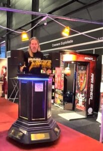Katheder die kan rijden als rollende DJ