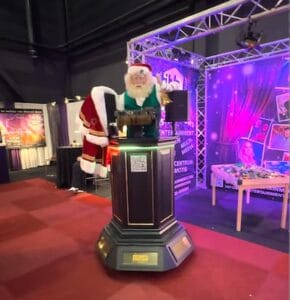 Lopende DJ Kerstman in Preekstoel