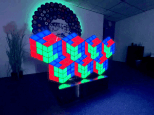 Draaiende LED rubik's kubussen