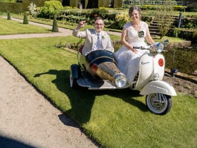 Vespa Zijspan met Bruid en Bruidegom Vespa Zijspan met Bruid en Bruidegom