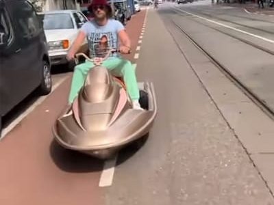 DJ Waterscooter te huur Rijdende Jetski in de hoofdstad